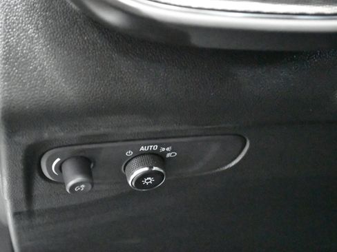 Used 2023 Buick Envision Essence w/ Sport Touring Package image 16