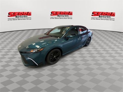 Used 2025 Toyota Camry SE w/ Multimedia Upgrade Package image 5