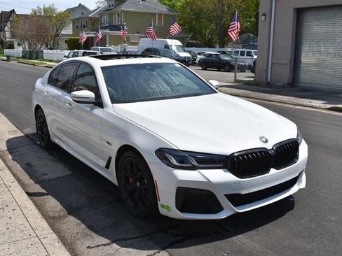 Used 2023 BMW 530e w/ M Sport Package RWD image 4