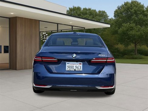Used 2025 BMW 530i w/ Premium Package image 7