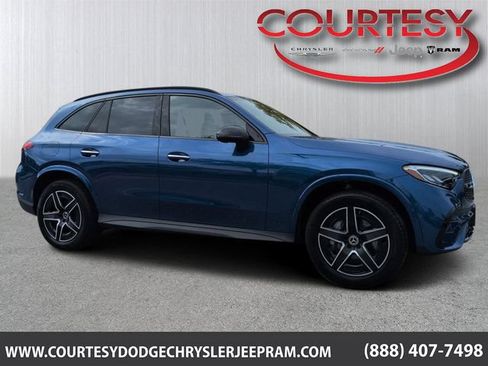 Used 2024 Mercedes-Benz GLC 300 image 1