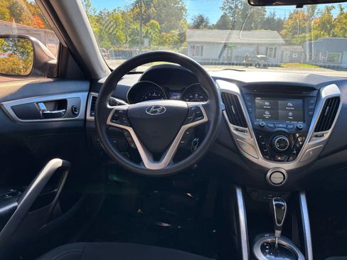 Used 2015 Hyundai Veloster image 27