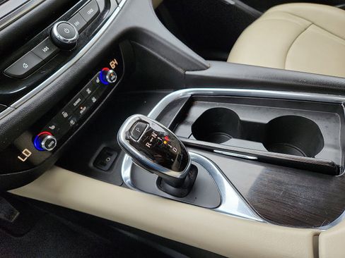 Used 2019 Buick Enclave Essence image 25