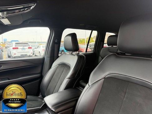 Used 2024 Jeep Grand Cherokee Altitude image 9