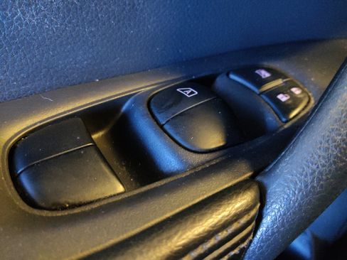 Used 2015 Nissan Rogue SV image 27