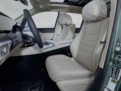 New 2026 Mercedes-Benz GLS 580 4MATIC image 17