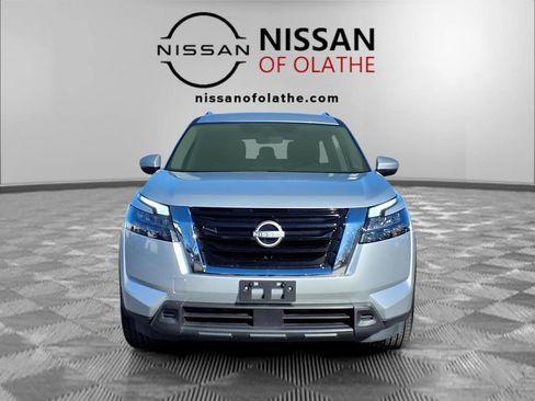 Certified 2025 Nissan Pathfinder SV image 34