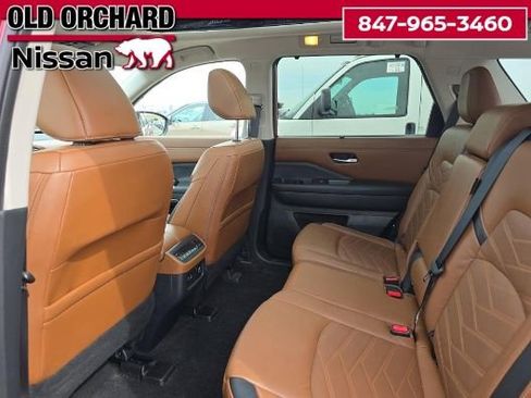 Used 2023 Nissan Pathfinder Platinum w/ Cargo Package image 8