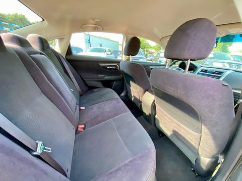 Used 2013 Nissan Altima 2.5 S FWD image 9