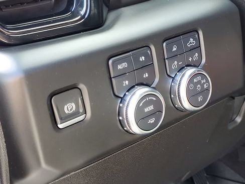 Used 2024 GMC Sierra 2500 AT4 AWD/4WD image 13