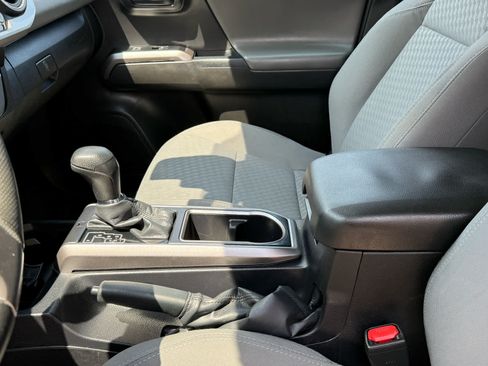 Used 2022 Toyota Tacoma SR5 w/ Technology Package RWD image 21