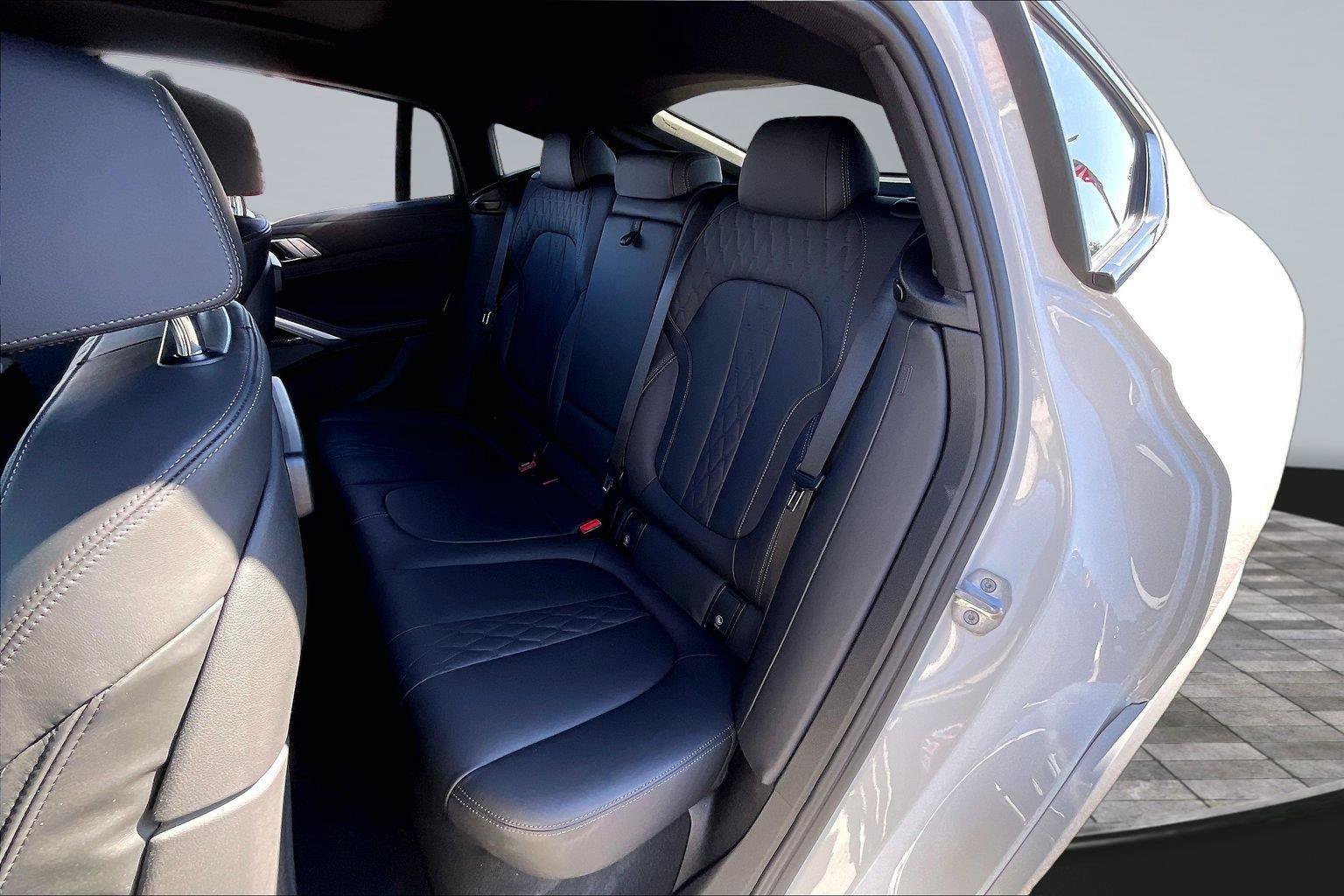 Used 2022 BMW X6 M50i AWD/4WD image 27