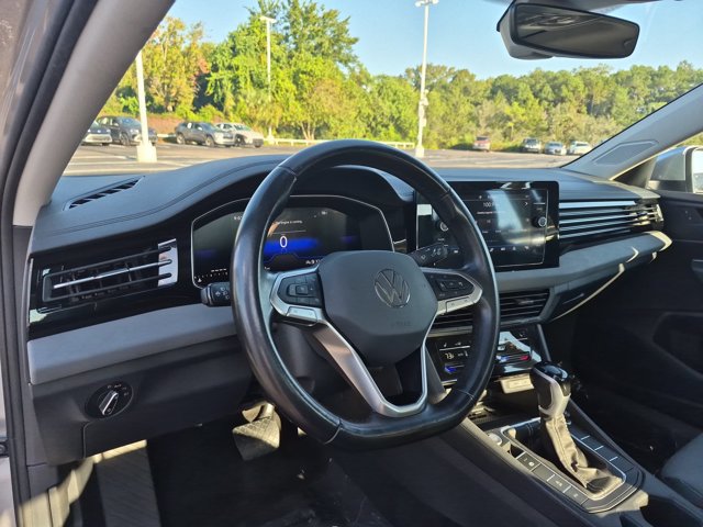Used 2025 Volkswagen Jetta SE FWD image 10