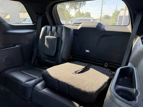Used 2017 Ford Explorer XLT w/ Equipment Group 202A AWD/4WD image 9