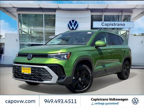 New 2025 Volkswagen Taos SE image 1