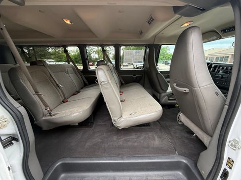 Used 2025 GMC Savana 3500 LT w/ LT Preferred Equipment Group RWD image 6