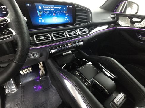 Used 2025 Mercedes-Benz GLS 450 4MATIC image 15