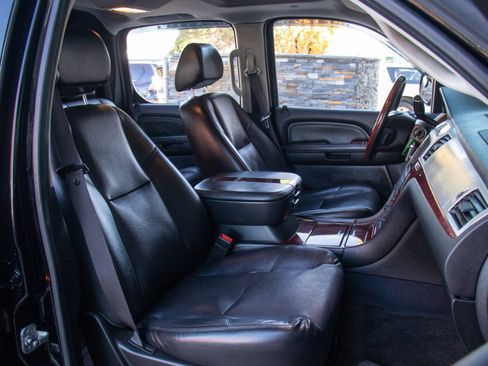 Used 2008 Cadillac Escalade EXT image 18