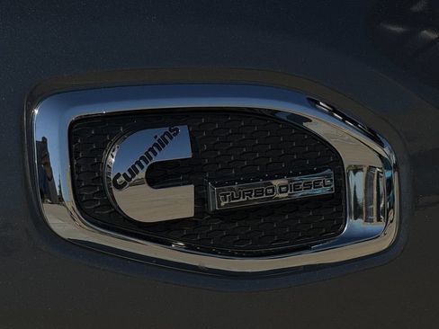 Used 2017 Nissan Titan SV AWD/4WD image 10