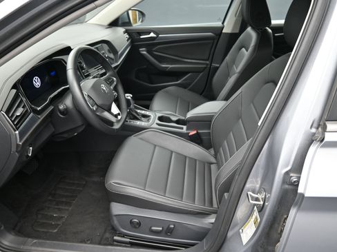 Used 2024 Volkswagen Jetta SE image 16
