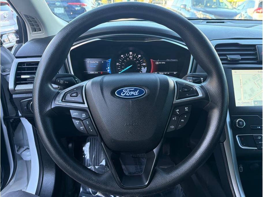 Used 2020 Ford Fusion SE FWD image 7