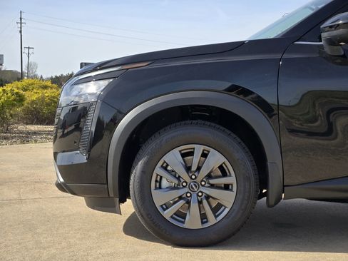 New 2026 Nissan Pathfinder SV image 10