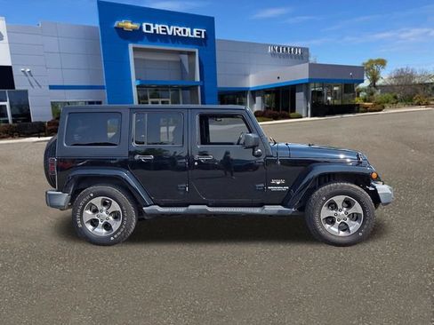 Used 2016 Jeep Wrangler Unlimited Sahara w/ Connectivity Group AWD/4WD image 27