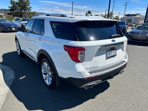 Used 2023 Ford Explorer Platinum w/ Technology Package AWD/4WD image 3