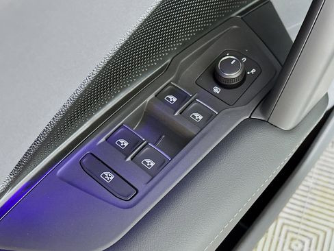 New 2026 Volkswagen Tiguan SE R-Line image 17