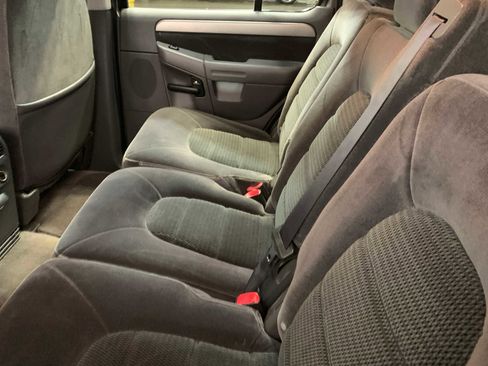 Used 2003 Ford Explorer XLT image 5