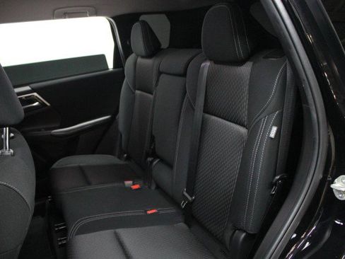 Used 2022 Mitsubishi Outlander ES image 28