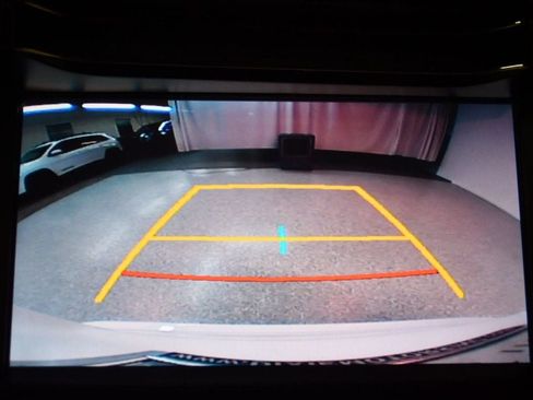 Used 2017 Toyota RAV4 XLE FWD image 6
