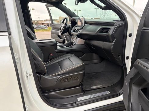 Used 2023 GMC Yukon SLT AWD/4WD image 22