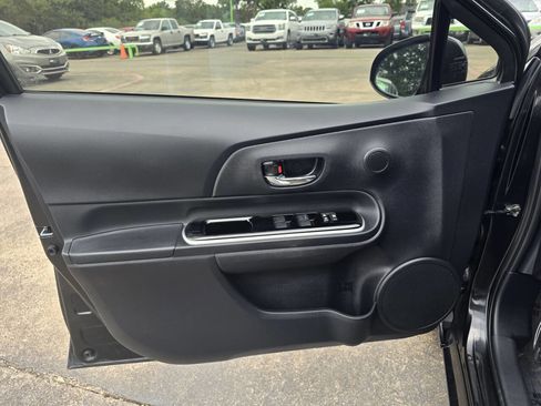 Used 2016 Toyota Prius C Two image 14