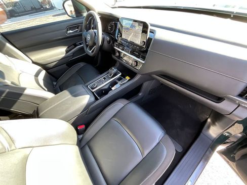 Certified 2024 Nissan Pathfinder SL w/ Lighting Package (N92) image 16