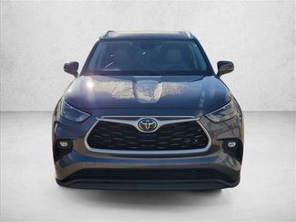 Used 2022 Toyota Highlander XLE FWD video 2