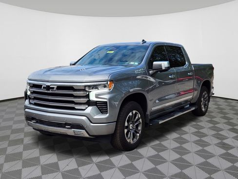 Used 2024 Chevrolet Silverado 1500 High Country w/ Technology Package AWD/4WD image 2