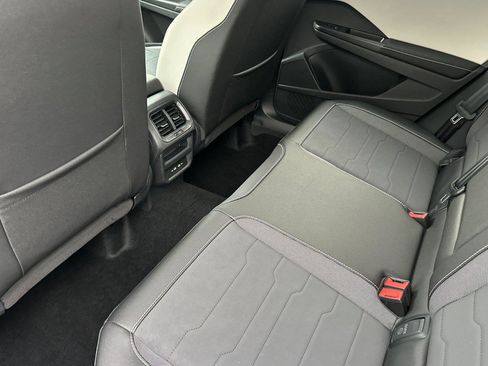 New 2026 Volkswagen Taos SE image 11