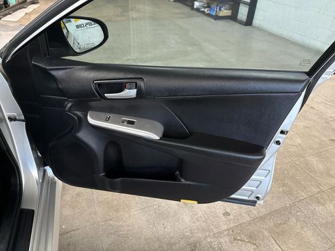 Used 2012 Toyota Camry SE w/ Leather Pkg FWD image 62