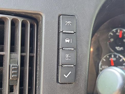 Used 2017 GMC Savana 2500 RWD image 25