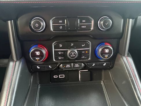 Used 2021 Chevrolet Suburban RST RWD image 20