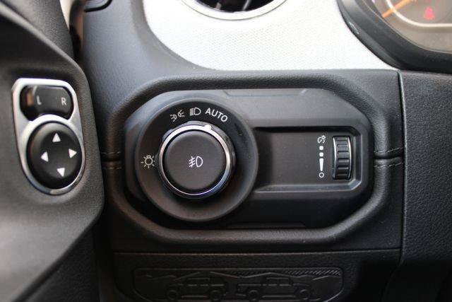 Used 2024 Jeep Wrangler Unlimited Sahara AWD/4WD image 24