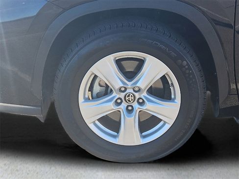 Used 2023 Toyota Highlander L image 11