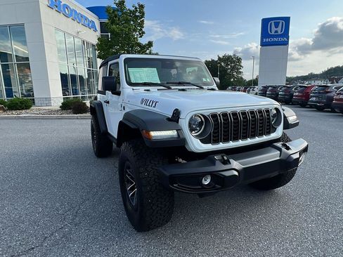 Used 2025 Jeep Wrangler Sport AWD/4WD image 2
