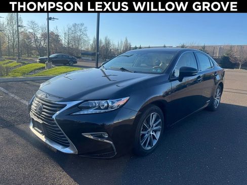 Used 2016 Lexus ES 300h w/ Luxury Package w/Wood Trim image 1