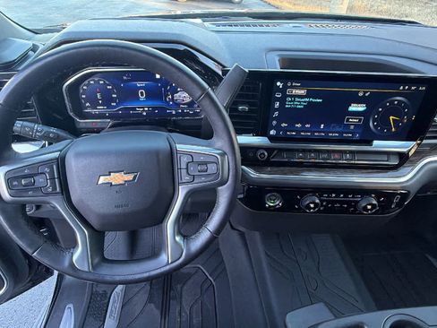 Used 2022 Chevrolet Silverado 1500 LT image 10