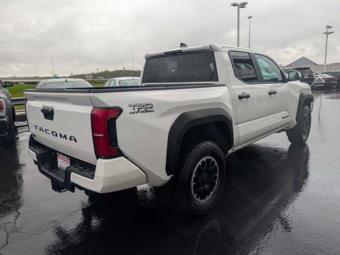 Certified 2024 Toyota Tacoma TRD Off-Road AWD/4WD image 7