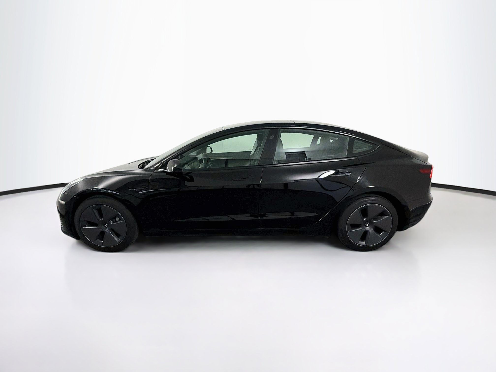 Used 2023 Tesla Model 3 Standard Range RWD image 4