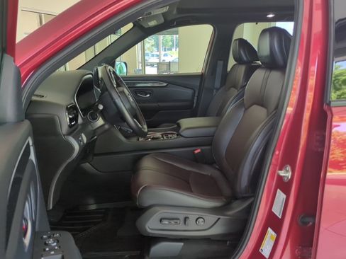 Used 2025 Honda Pilot Black Edition image 12