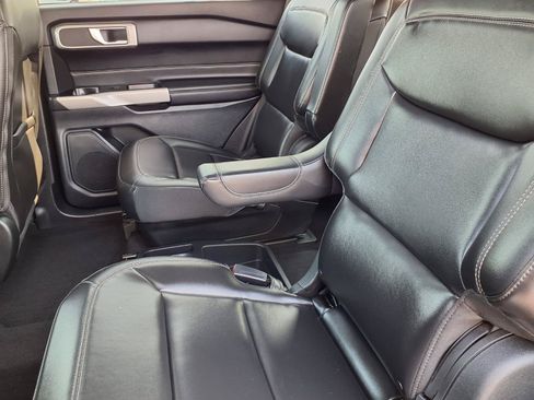 Used 2021 Ford Explorer XLT w/ Equipment Group 202A AWD/4WD image 7
